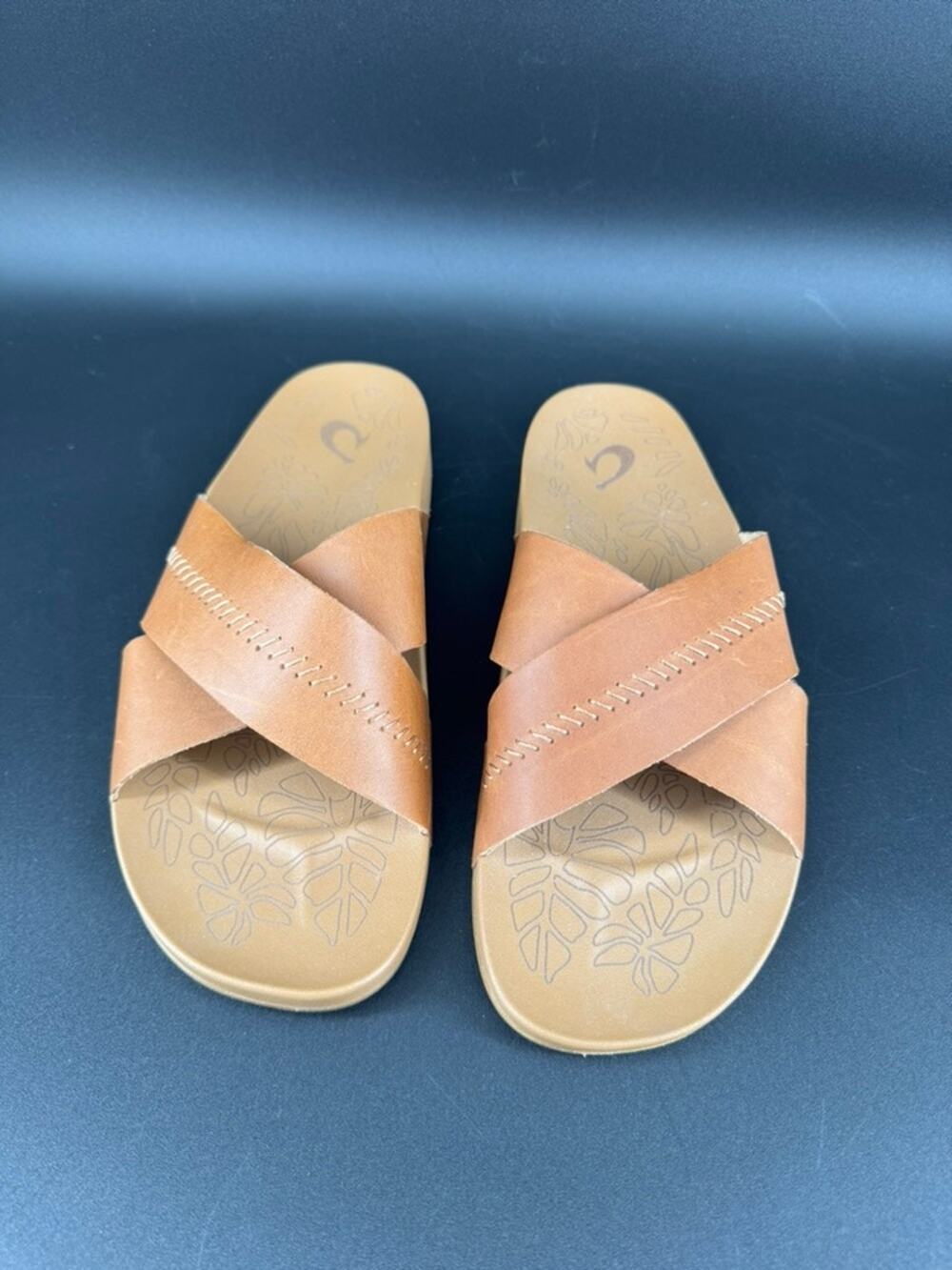 OluKai Kipe'a Olu Sandals Womens 10 Sahara Leather Slide Comfort 20460 FMFM